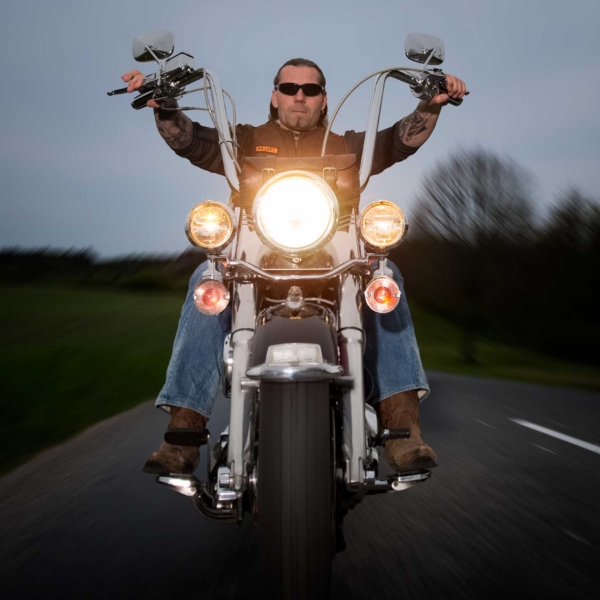 Biker p&aring; hans Harley Davidson motorcykel