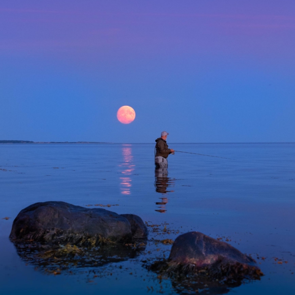 Lystfisker i m&aring;neskin