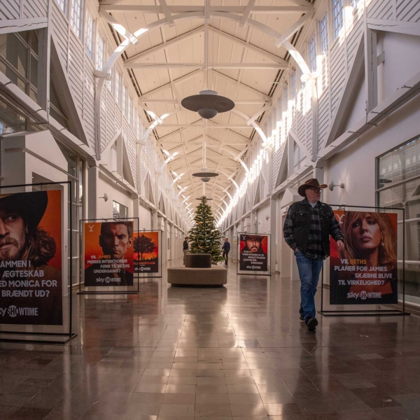 Reklameskilte hos TV2 Kv&aelig;gtorvet