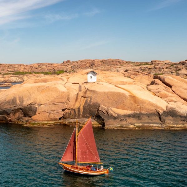 Droneoptagelse af gammel svensk tr&aelig;b&aring;d